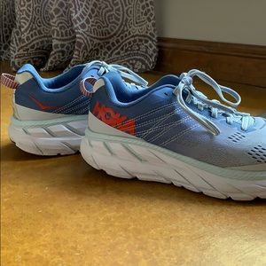 Hoka One Clifton 6